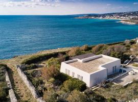 Leuca Sea Access Villas by WowHomes, hotel ob plaži v mestu Castrignano del Capo