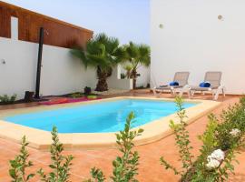 Villa Eesha by Privilege Bay, family hotel in La Oliva