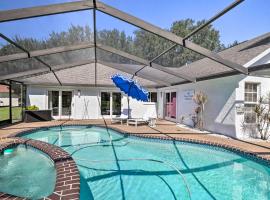 Waterfront Rancher Retreat - Exotic Bird Haven, hotel with pools in Valrico