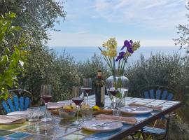 Villa in Rapallo with Terrace Garden Veranda Barbecue، فندق مع موقف سيارات في رابالو