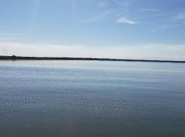 Tesla's Lake Escape, хотел в Onalaska