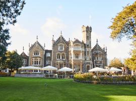 Oakley Court, hotel with hot tubs in Windsor