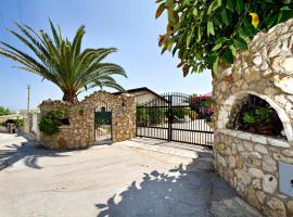 Casa Vacanze Spiaggia Playa, отель в Кастелламмаре-дель-Гольфо