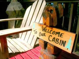 Little Red House! Redwoods! Hot Tub! BBQ! Fast WiFi!! Multiple Decks!! Near Golf Course!! Dog Friendly!