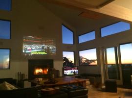 Northern Lights! Hot Tub!! Game Room!! Expansive and Spacious!!, villa in Dillon Beach