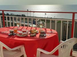 terraza al mar, pet-friendly hotel in Pineda de Mar
