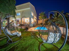 VIlla Lux Gallery, Ideal Familias o Grupos con Piscina & Aircon、リョレート・デ・マルのホテル