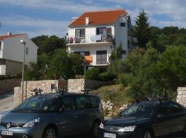 Apartments Marija - 20 m from beach, hôtel à Betina