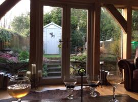 Dartmoor National Park- Romantic Cottage, hotel in Lustleigh