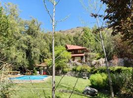 Casa de Montaña inmersa en Bosque Nativo, hotel v destinaci San José de Maipo