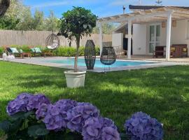 VILLA FEDERICA CON PISCINA/WITH POOL, holiday home in Santa Maria Del Focallo