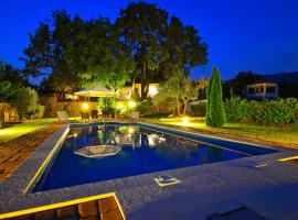 Isolated Villa Terna -Big Garden-Pool-Dalmatia, Hotel in Slime