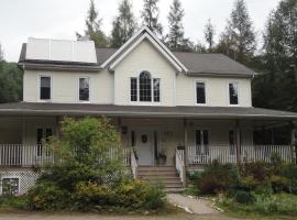 Gîte Crystal Inn, hotel with jacuzzis in Mont-Tremblant