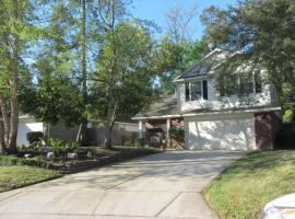 Relaxing 4 Bedroom Home, holiday home in Conroe