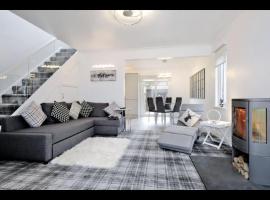 Contemporary HIGHLAND HOUSE close to town and Ben Nevis, hotell sihtkohas Fort William