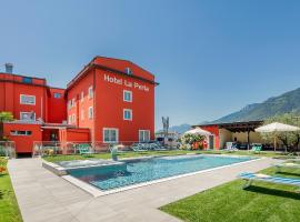 Hotel La Perla – hotel w mieście SantʼAntonino