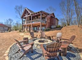 Luxurious Mountain Getaway with Game Room and Hot Tub!, hotel with parking in Mineral Bluff