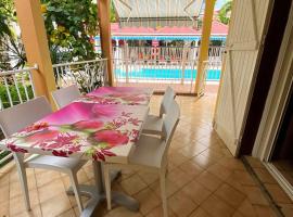 Appartement d'une chambre avec piscine partagee terrasse et wifi a Pointe Noire a 2 km de la plage, nastanitev ob plaži v mestu Pointe-Noire