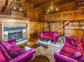 Antique apartment in the XV century Castle