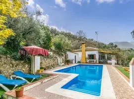 Beautiful Home In Crdoba With 4 Bedrooms, Wifi And Private Swimming Pool