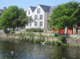 Luxury Riverbank Apartment, Nairn – hotel z zapleczem golfowym w mieście Nairn