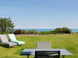 La Metairie du Vauhariot - Cottages de Caractère Terrasse Vue Mer Piscine Intérieure Chauffée – hotel w mieście Cancale