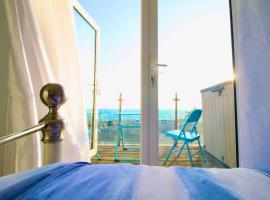 Serenity "your calm seafront retreat" By Air Premier, hotel de playa en Seaford