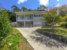 Eastern Views Beach House - Spacious Family Escape