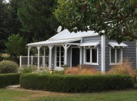 Birch Hill Cottage -30 minutes from St Arnaud，Wairau Valley的度假屋