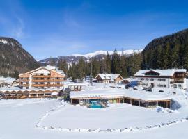 Hotel Dolomitenhof & Chalet Alte Post, hotel i Sesto