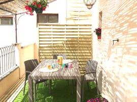 COEUR de GOUDARGUES! 3 ch, 3 SDB, Extérieur, CLIM, hôtel à Goudargues