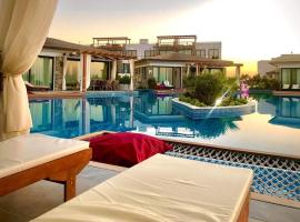 MALDIVES HOMES Ultra Luxury Seafront Resort & Beach, hotel v destinaci Kyrenia