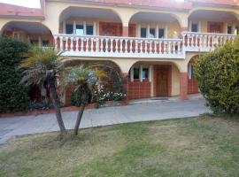 HOTEL REAL CLASSIC INN, hotel v destinaci Las Victorias