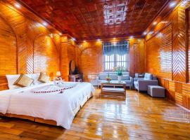 TheKing Hotel, hotel v destinaci Hương Gia