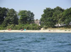 Ostsee Strandvilla Silvia, hotel de playa en Lobbe