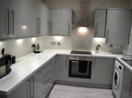 Kelpies Serviced Apartments- Russell, holiday rental in Falkirk