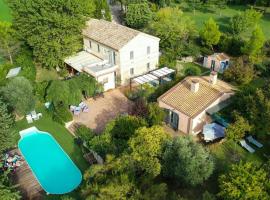Casa della Musica - Elegante villa storica con giardino e piscina, Hotel in Ostra