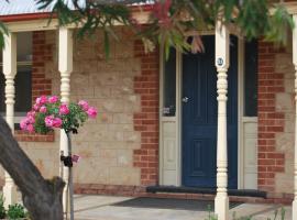 Jacaranda Cottage, hotel with parking in Murray Bridge