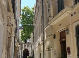 Hôtel l'Amphithéâtre, hotel a Nîmes