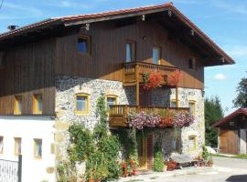 Ferienwohnungen Esterer, hotel with parking in Teisendorf