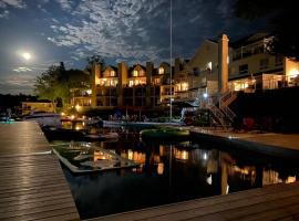 Muskoka Lakes Hotel and Resorts, self catering accommodation in Port Carling
