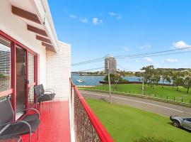 Coral Gardens Unit 2, apartment in Coolangatta