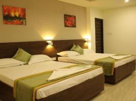 Hotel Grand Gaayatris, hotel near Chennai International Airport - MAA, Chennai