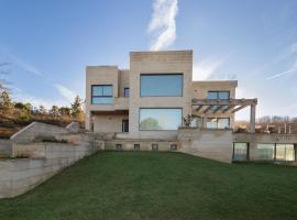 El Soto de Sojuela Luxury Chalet, Golf&Bosque, chalet de monta&ntilde;a en Sojuela