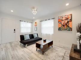 Modern Bayshore Home 46, hotel near MacDill Air Force Base, Tampa