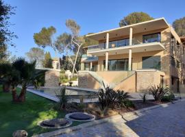 VILLA FLORENTINA, hotel with jacuzzis in Saint-Raphaël