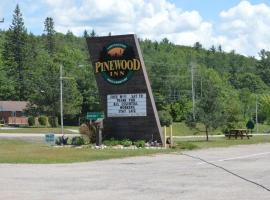 Pinewood Inn, Motel in Barrys Bay