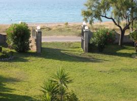 Villa Angela, seafront apartments, Almiros beach, Ferienwohnung in Almiros Beach