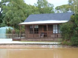 Inverloch par 3 Golf & Cafe and Cocoa & Briar Cottages