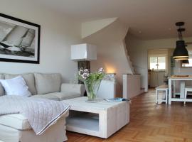 Hygge Haus - mit Garten, Dachterrasse und Weitblick, holiday home in Niendorf